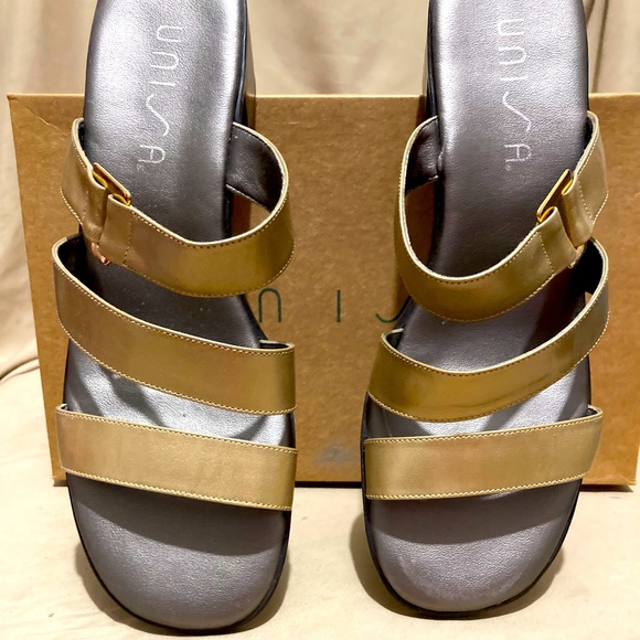 New Unisa Three Strap Gold Slip On Leather Sandals Size 8 1/2 - Picture 2 of 6